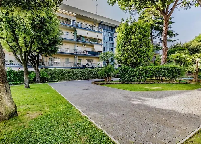 Luxury Front Of Cavalieri Hilton דירה